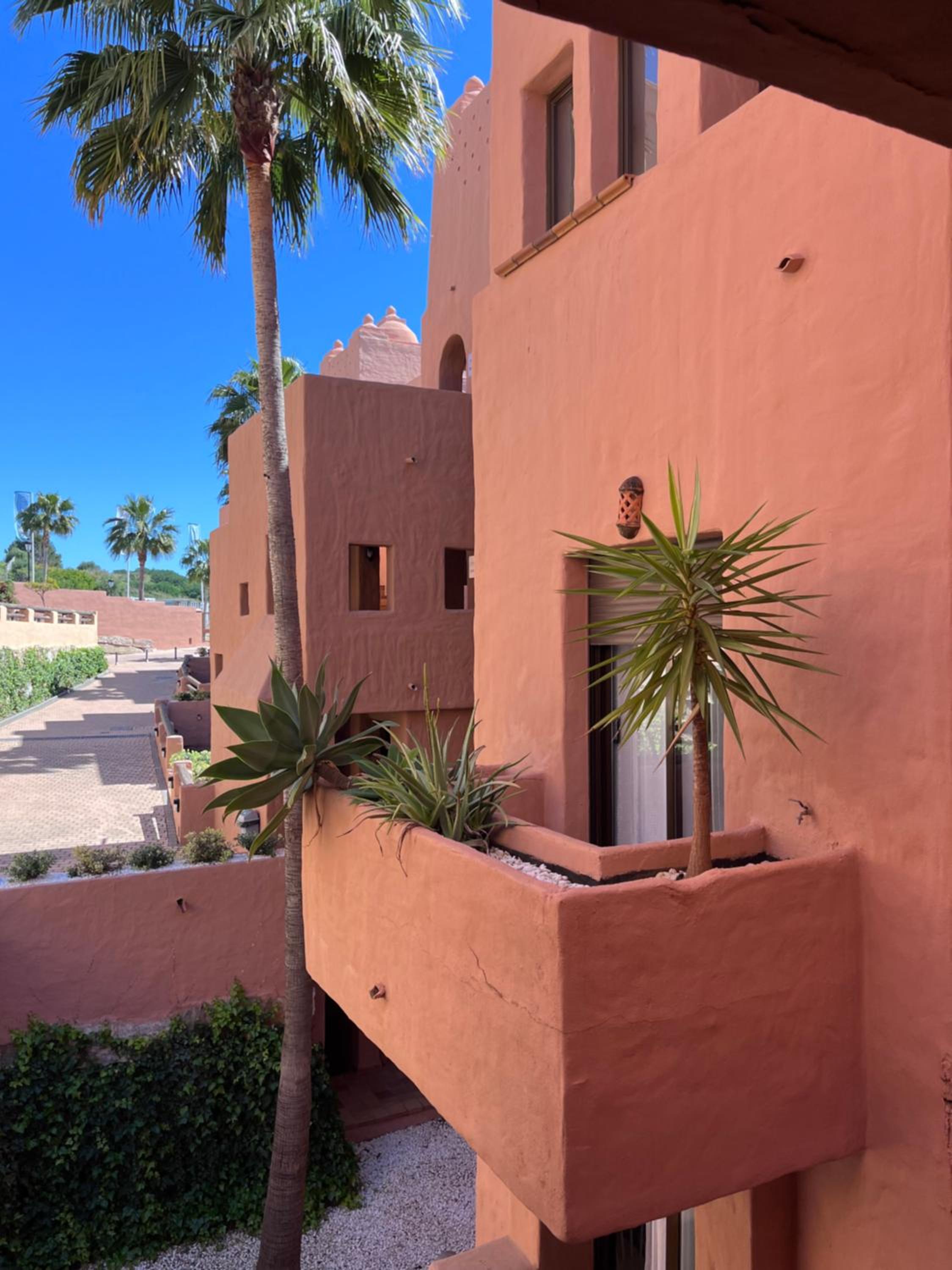 Oasis Coto Real apartments