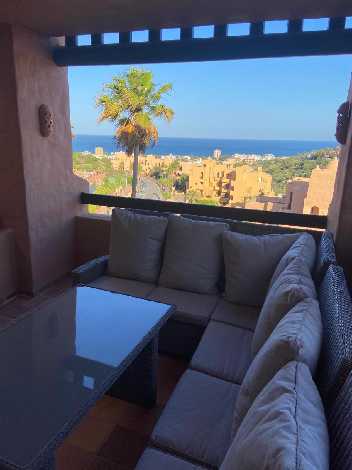 Oasis Coto Real apartments
