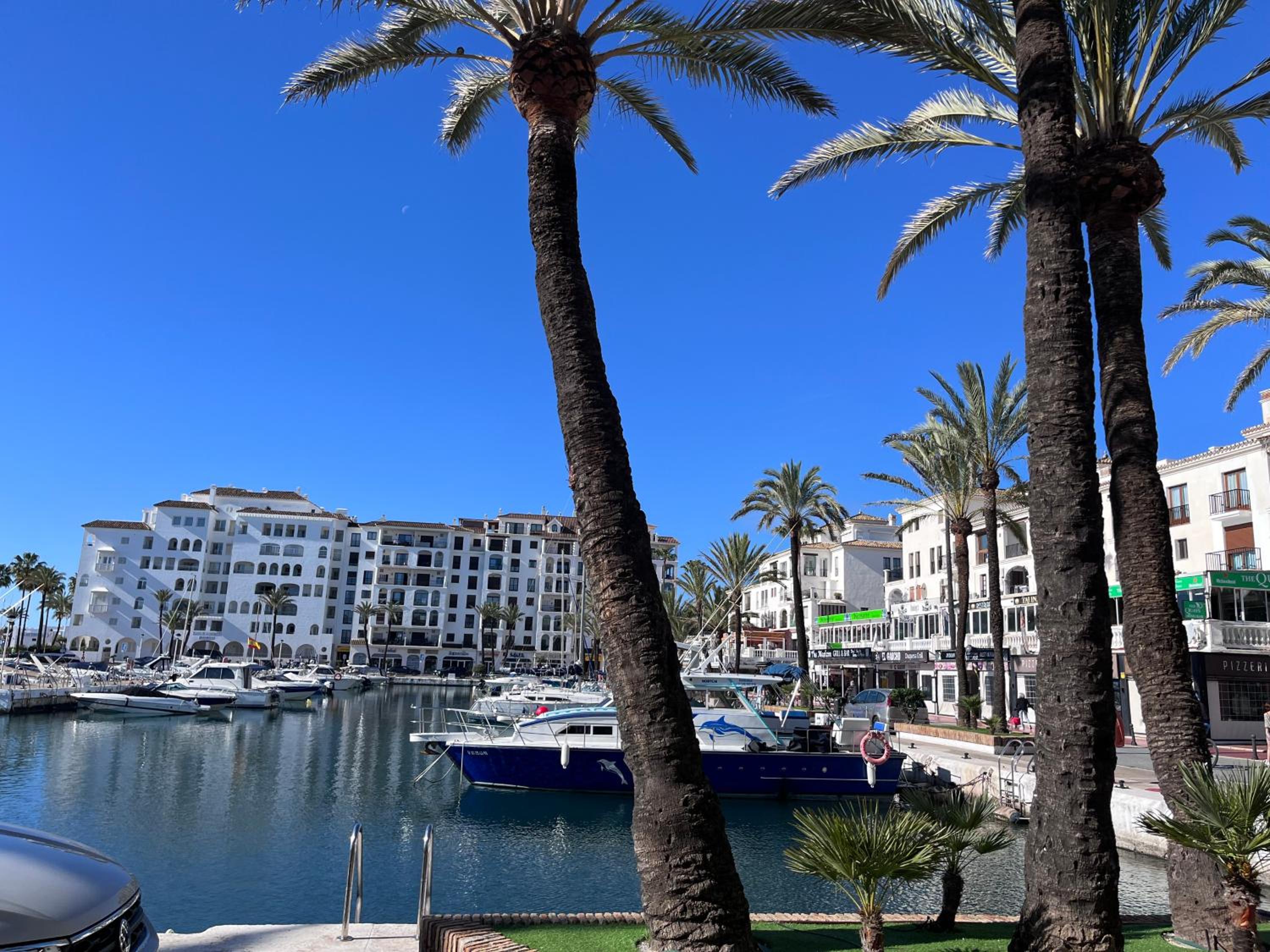 Oasis Coto Real apartments