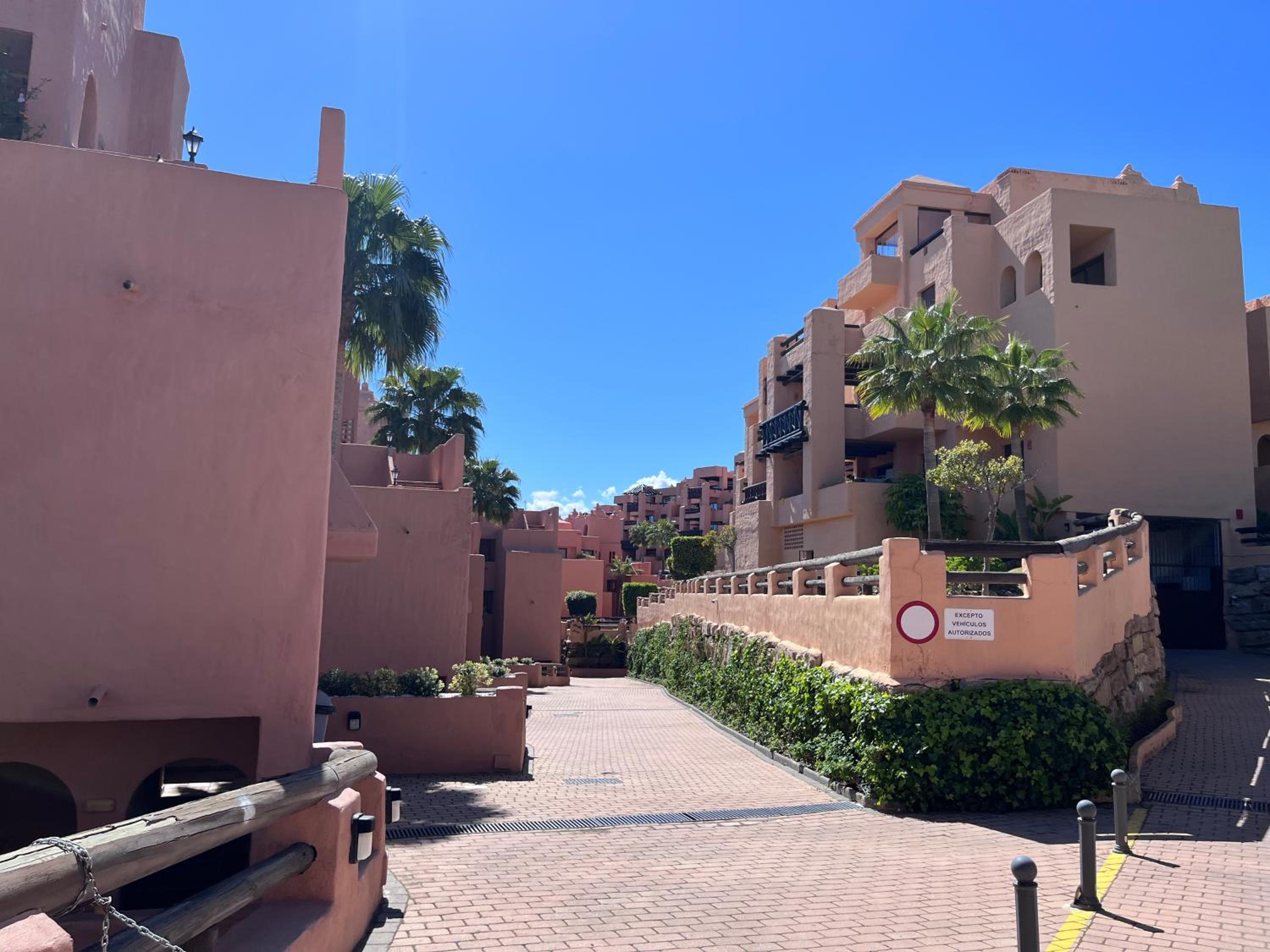 Oasis Coto Real apartments