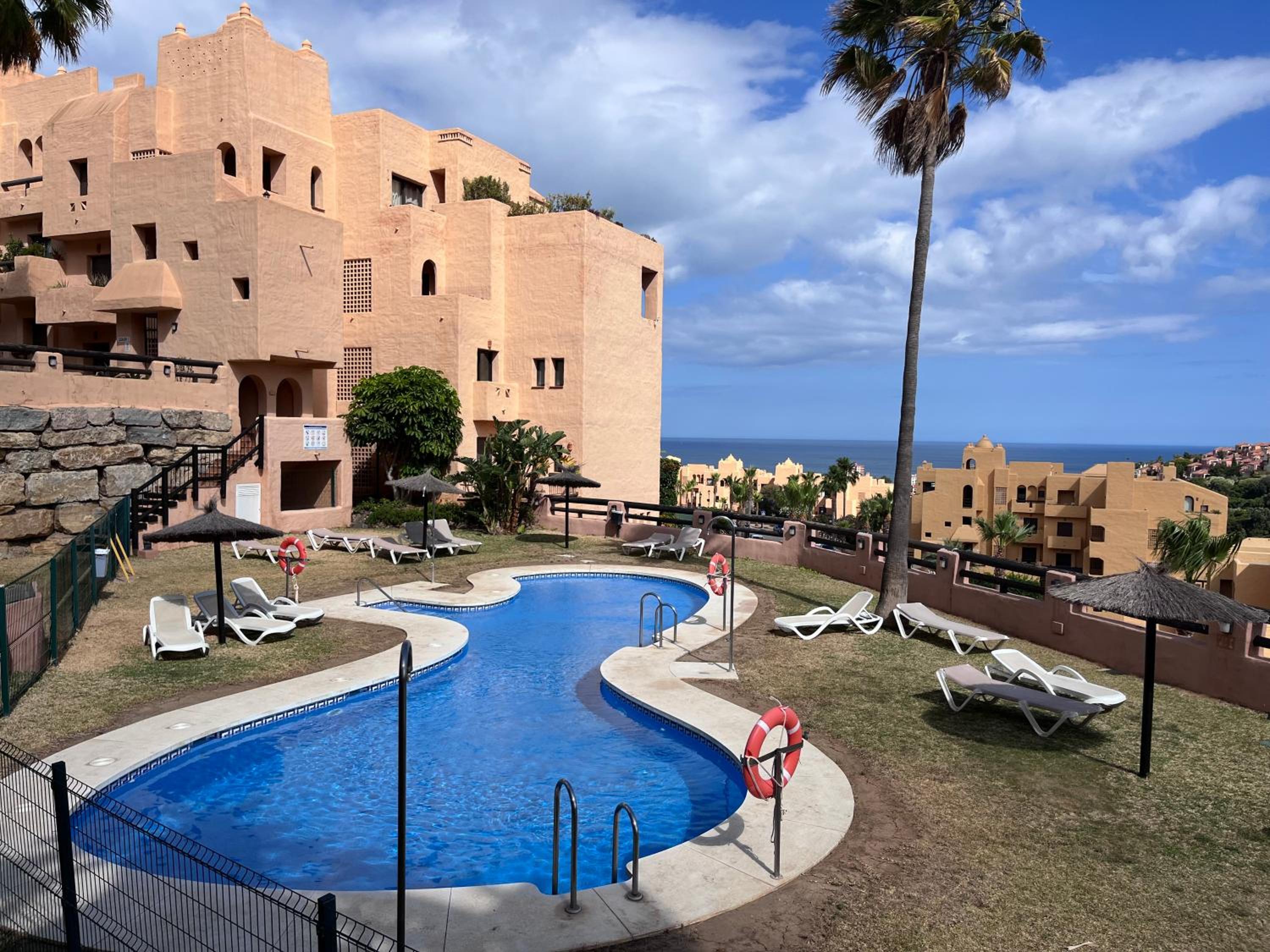 Oasis Coto Real apartments