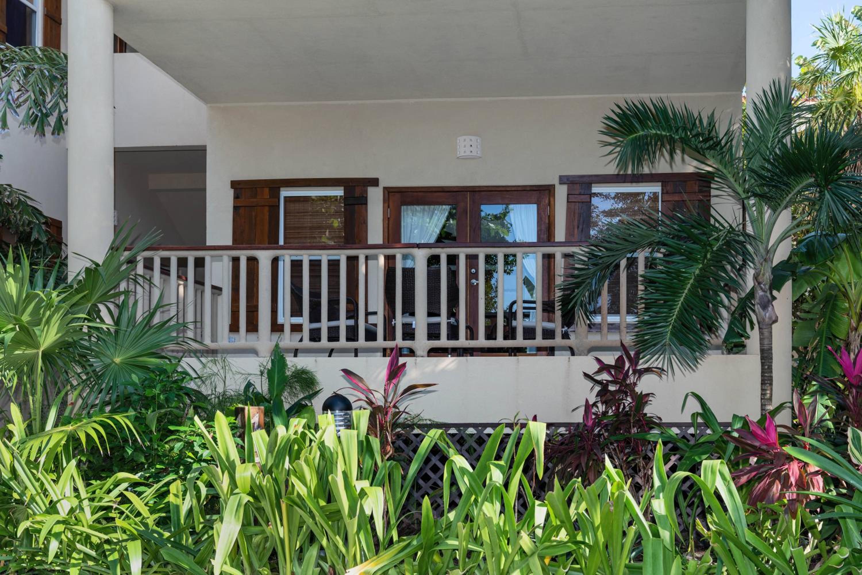 Residences at Barrier Reef 15A Garden View 1 BR by Stay Floreo