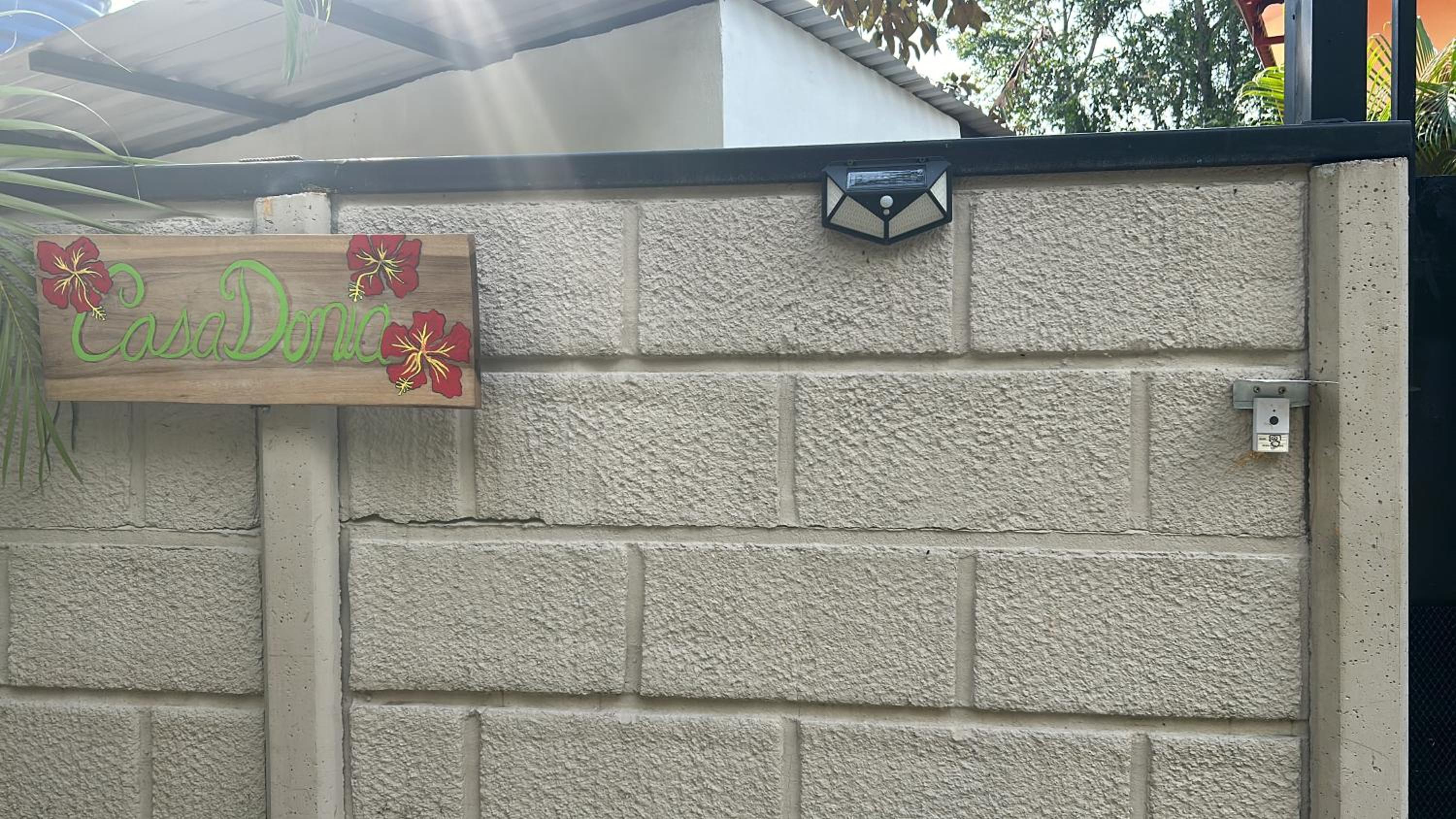 Modern new 1 bedroom apt with air conditioner