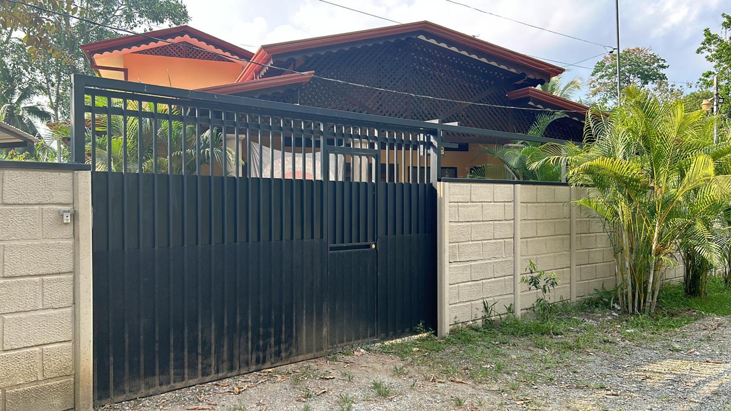 Modern new 1 bedroom apt with air conditioner