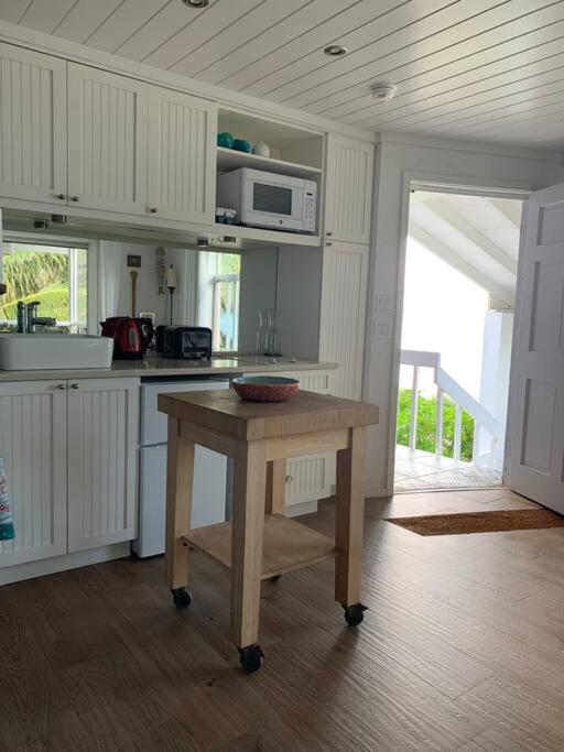Beach'nBarefoot (Love Beach) - nestled on the beach