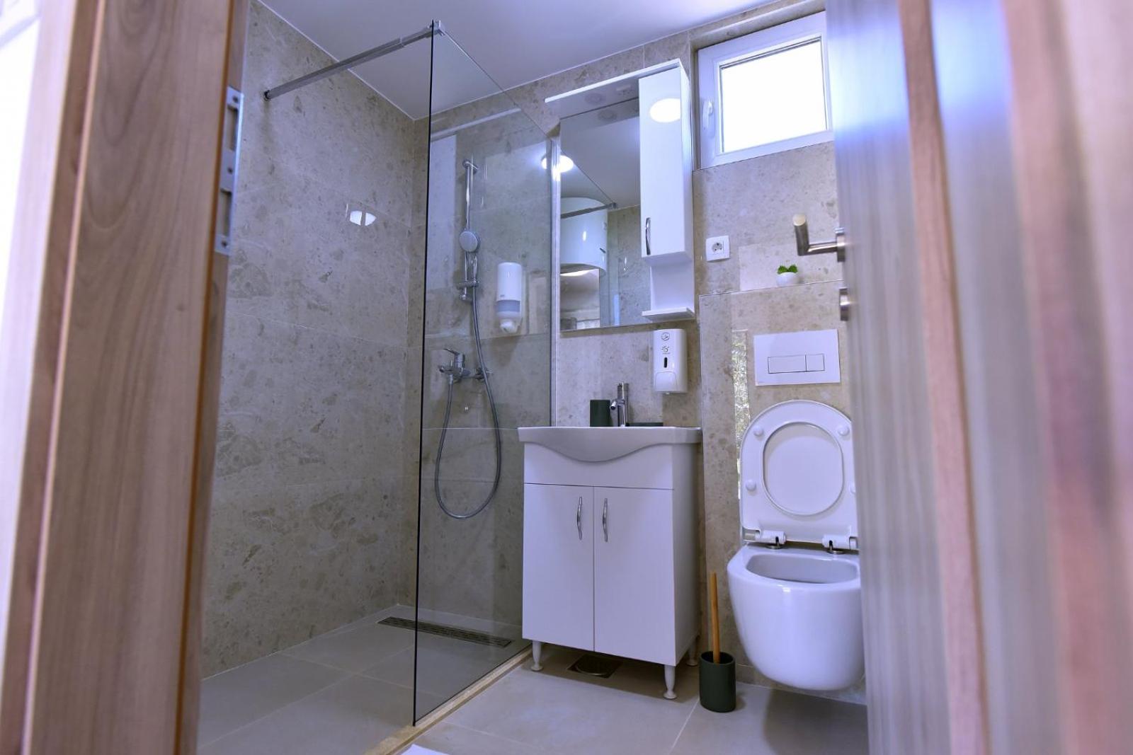 Airport Apartments TRI HRASTA