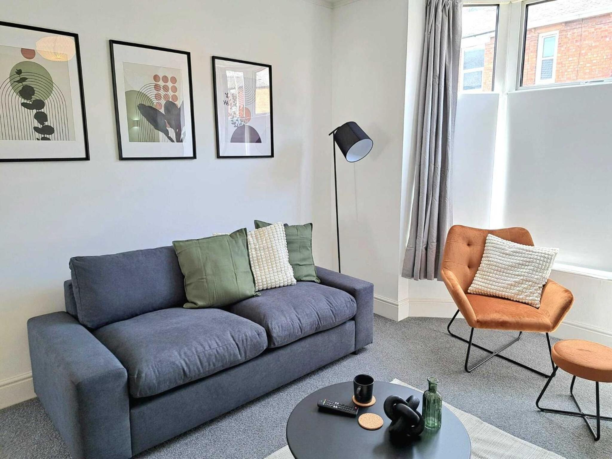 Modern Newly Refurbished 3-Bedroom House view 2