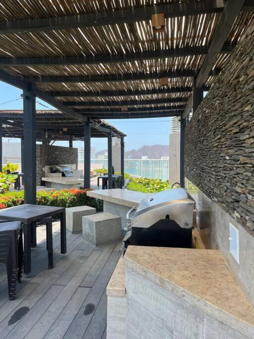 Spectacular beachfront apt luxury amenities