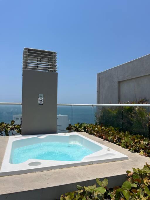 Spectacular beachfront apt luxury amenities