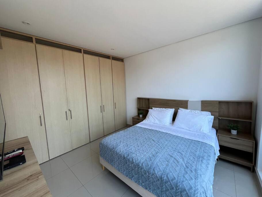 Spectacular beachfront apt luxury amenities