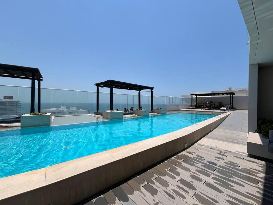 Spectacular beachfront apt luxury amenities