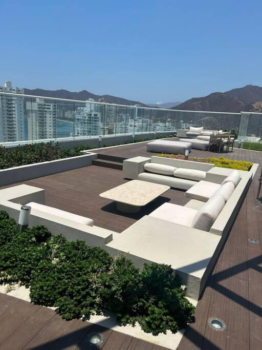 Spectacular beachfront apt luxury amenities