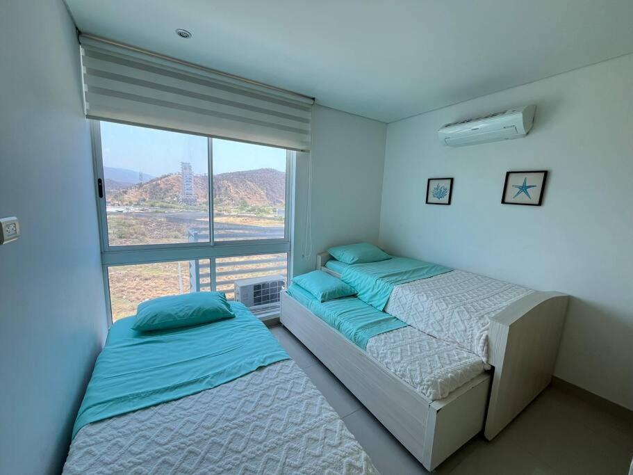 Spectacular beachfront apt luxury amenities
