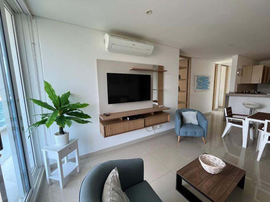 Spectacular beachfront apt luxury amenities