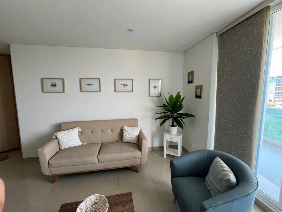 Spectacular beachfront apt luxury amenities