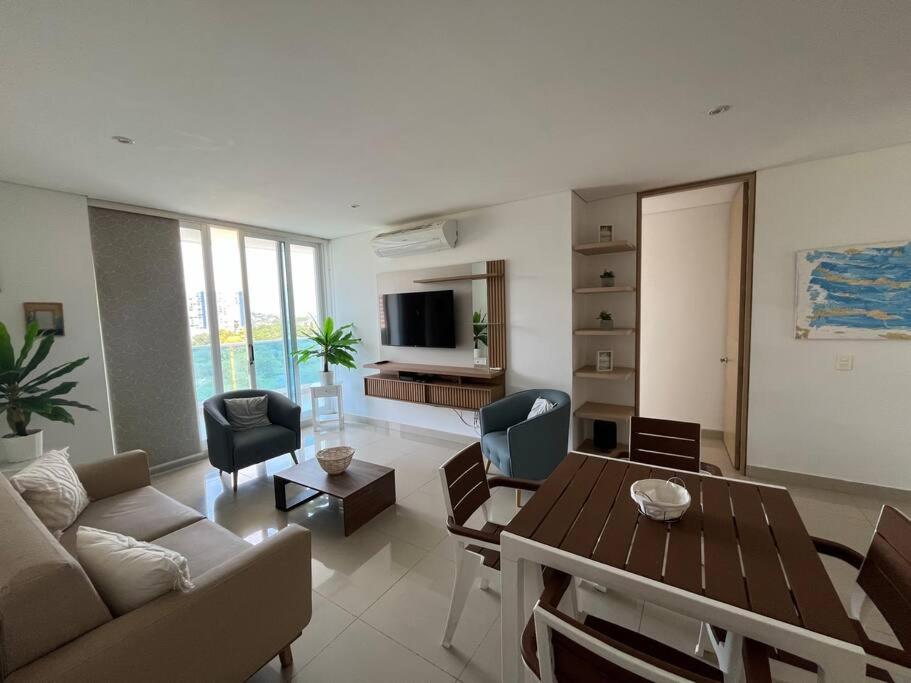 Spectacular beachfront apt luxury amenities