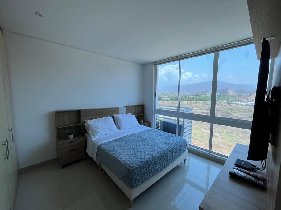 Spectacular beachfront apt luxury amenities