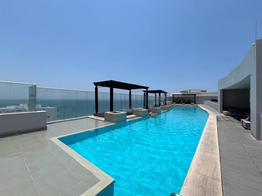 Spectacular beachfront apt luxury amenities