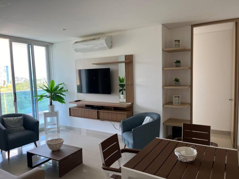 Spectacular beachfront apt luxury amenities