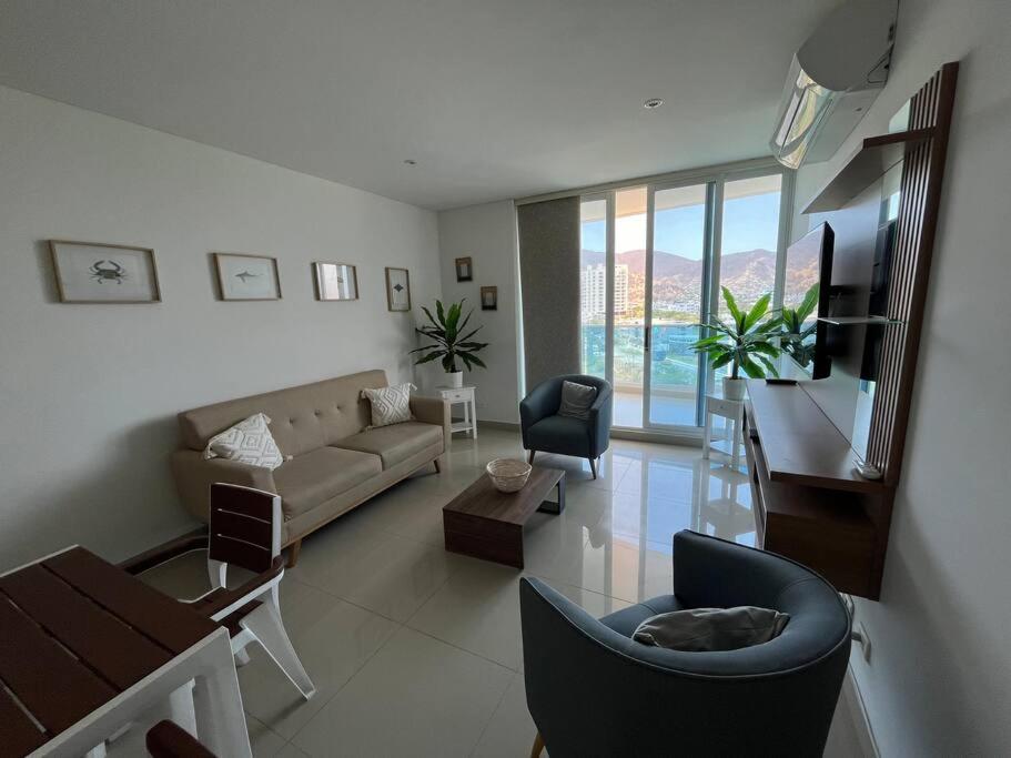 Spectacular beachfront apt luxury amenities