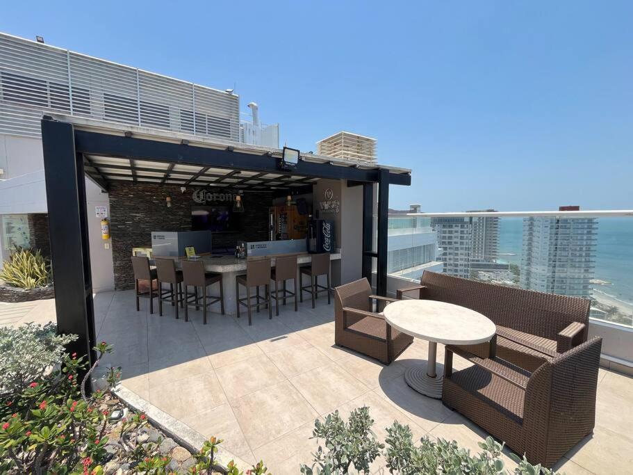 Spectacular beachfront apt luxury amenities