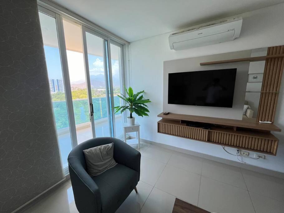 Spectacular beachfront apt luxury amenities
