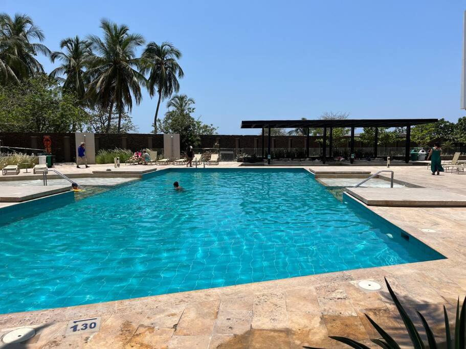 Spectacular beachfront apt luxury amenities