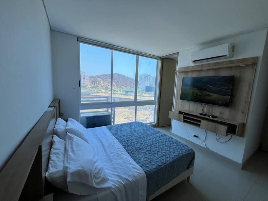 Spectacular beachfront apt luxury amenities