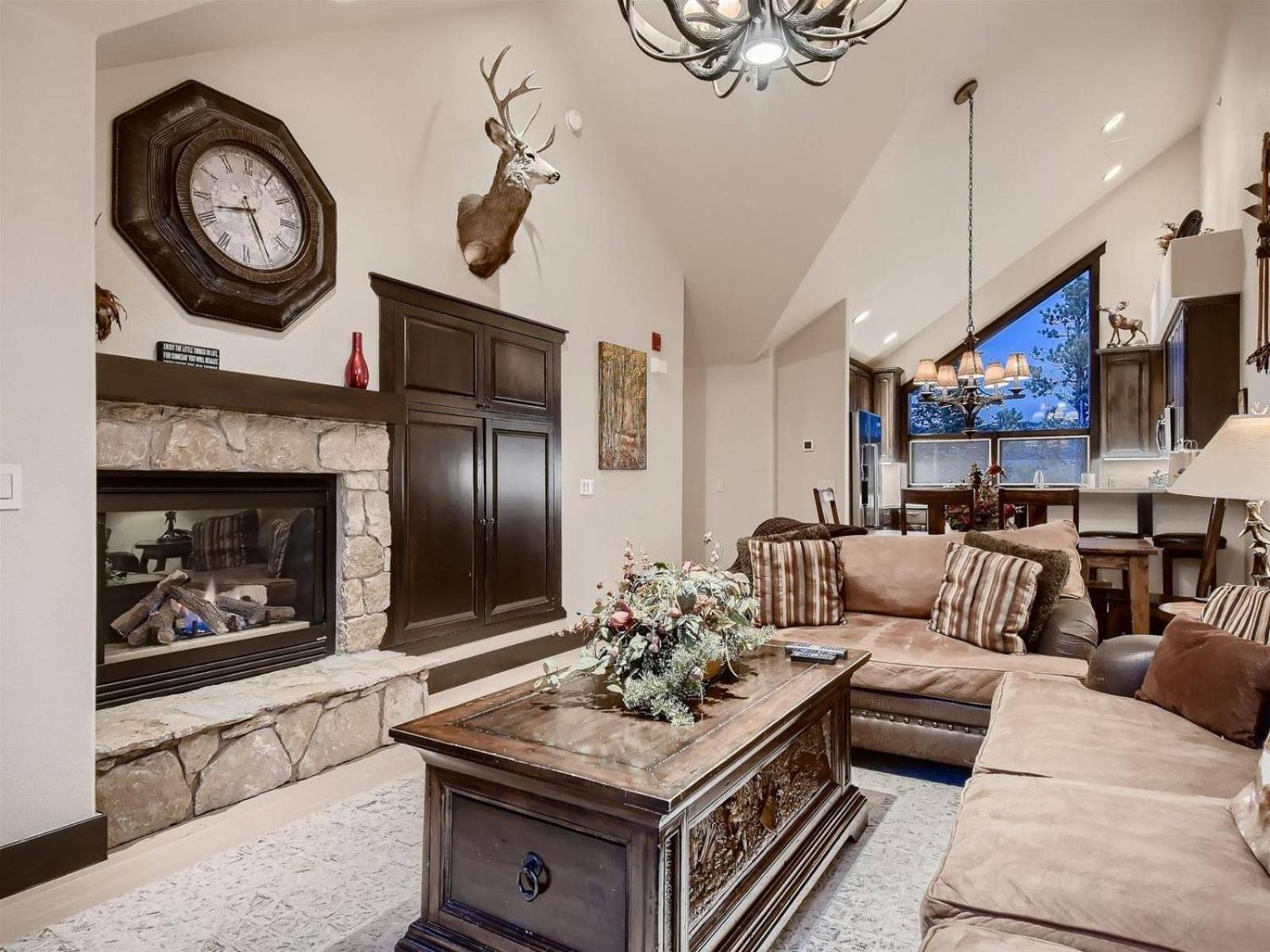 Luxury Ski In, Ski Out 3 Bedroom Townhome At The Snowflake Lift - Saddlewood Townhomes view 3