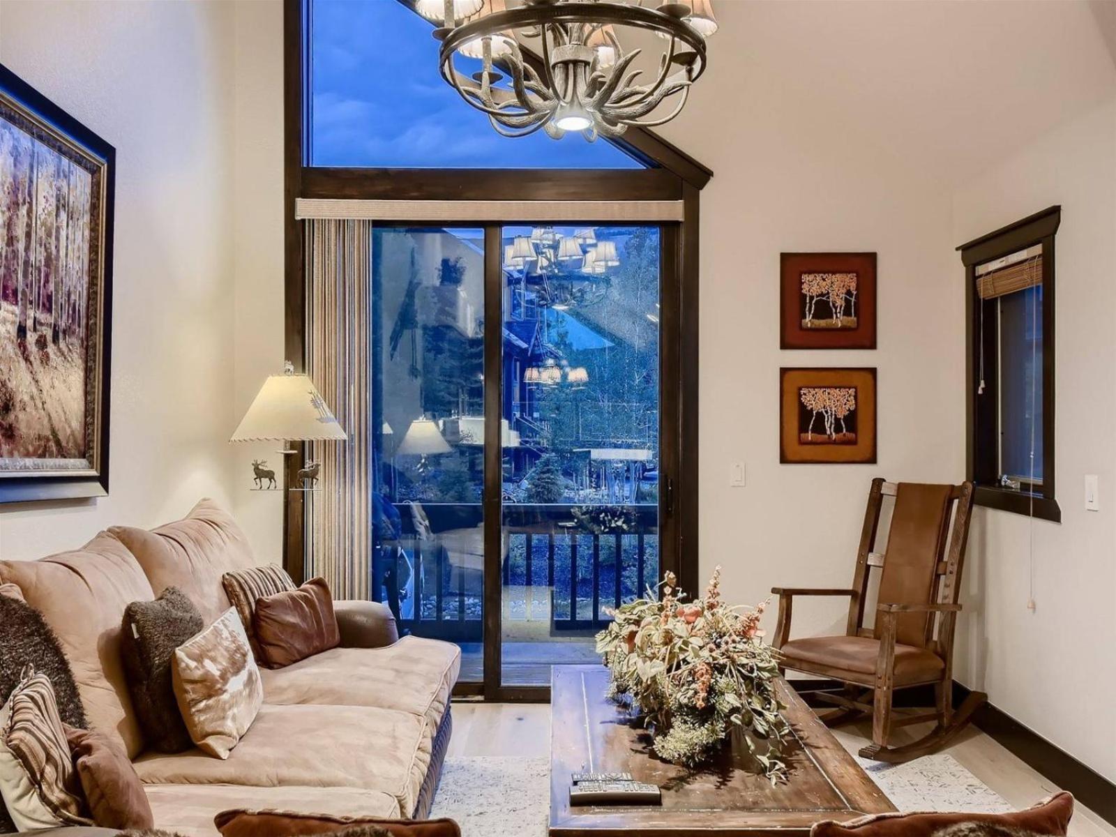 Luxury Ski In, Ski Out 3 Bedroom Townhome At The Snowflake Lift - Saddlewood Townhomes view 4