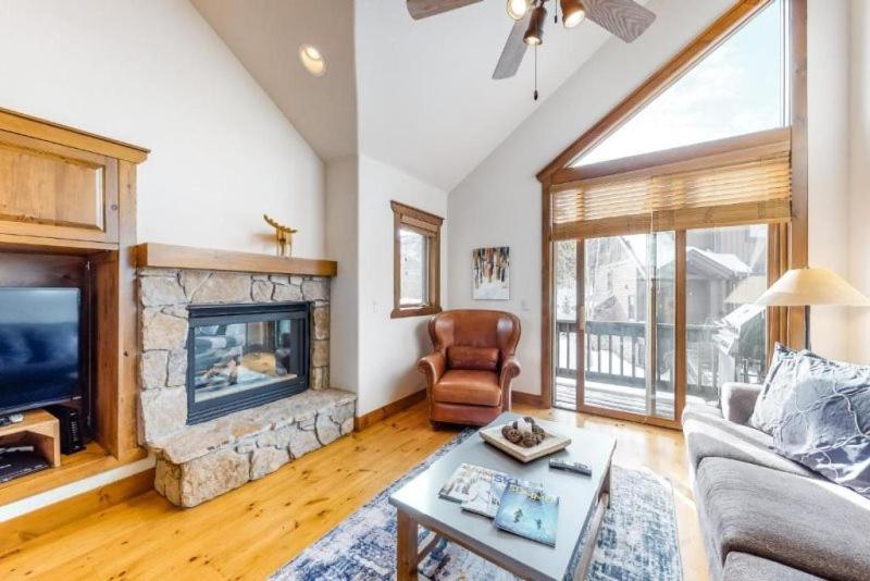 Ski In, Ski Out 3 Bedroom Townhome At Snowflake Lift - Private Hot Tub