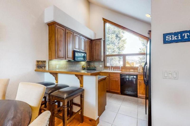 Ski In, Ski Out 3 Bedroom Townhome At Snowflake Lift - Private Hot Tub
