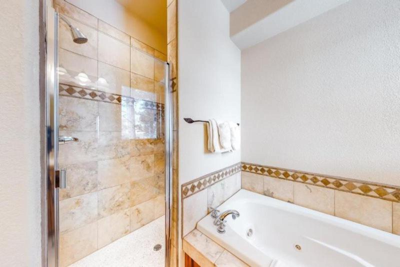 Ski In, Ski Out 3 Bedroom Townhome At Snowflake Lift - Private Hot Tub
