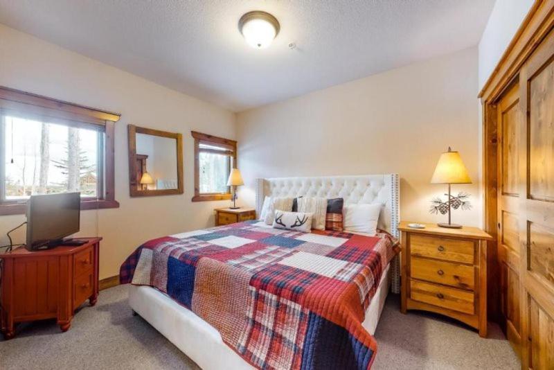 Ski In, Ski Out 3 Bedroom Townhome At Snowflake Lift - Private Hot Tub