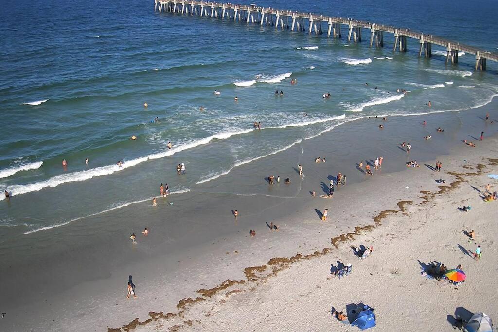 Fabulous Getaway 6 blocks from the Ocean view 5