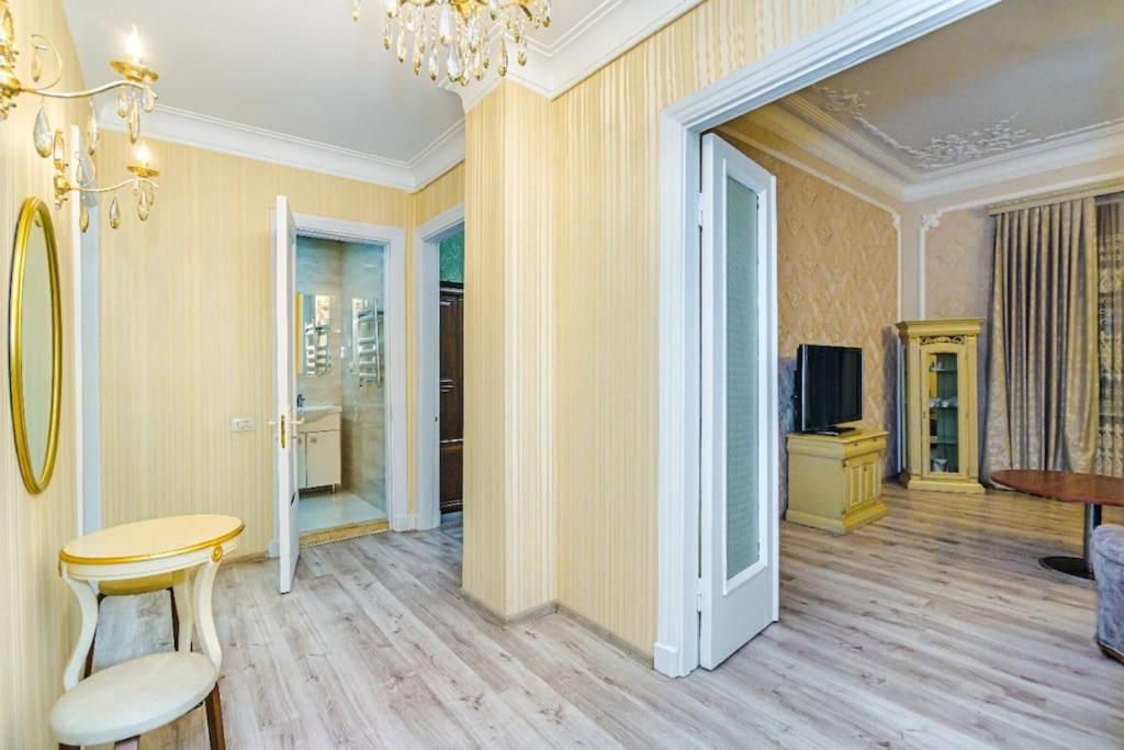 Gold Luxe Vip