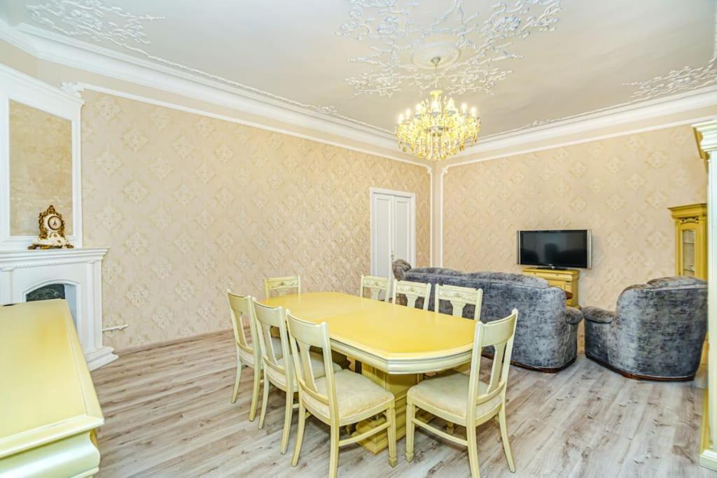 Gold Luxe Vip