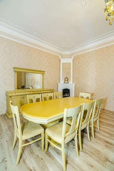 Gold Luxe Vip
