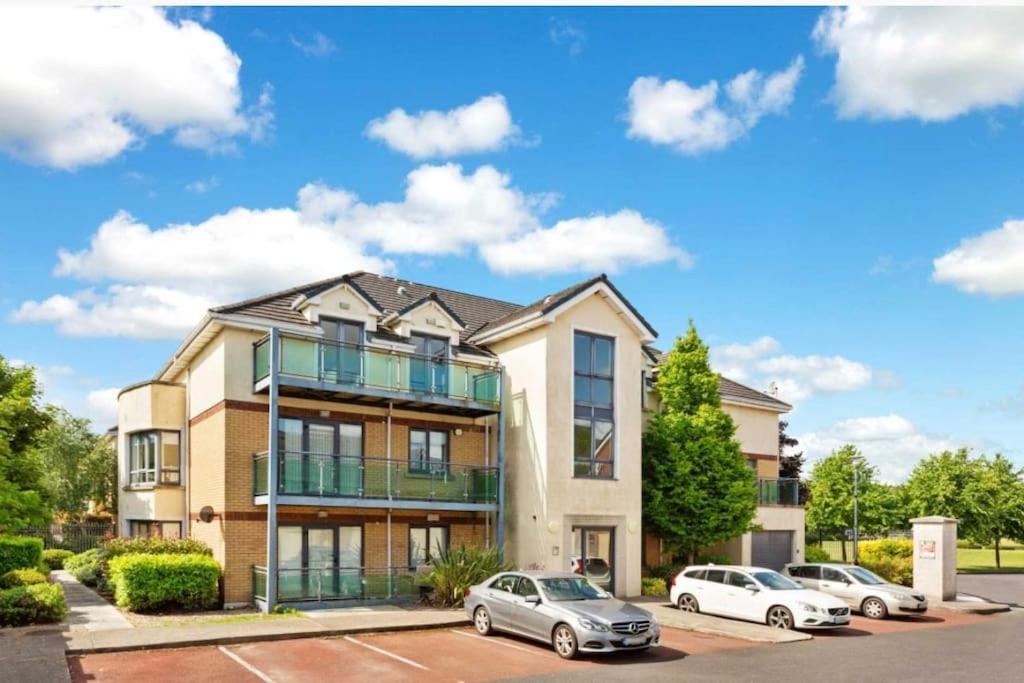 Malahide Dublin Airport Superior Large Serviced Apartment - Sleeps 6