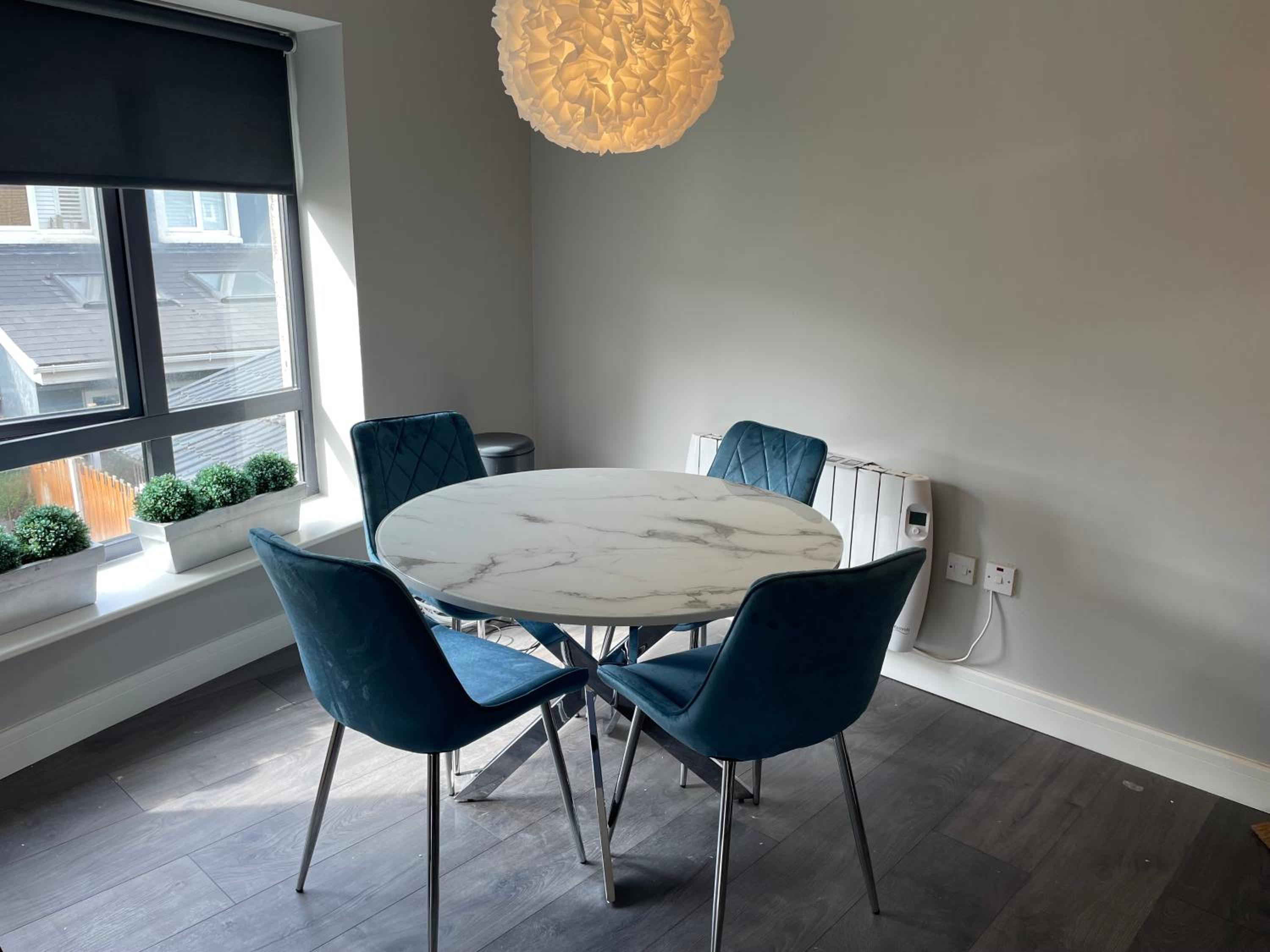 Malahide Dublin Airport Superior Large Serviced Apartment - Sleeps 6