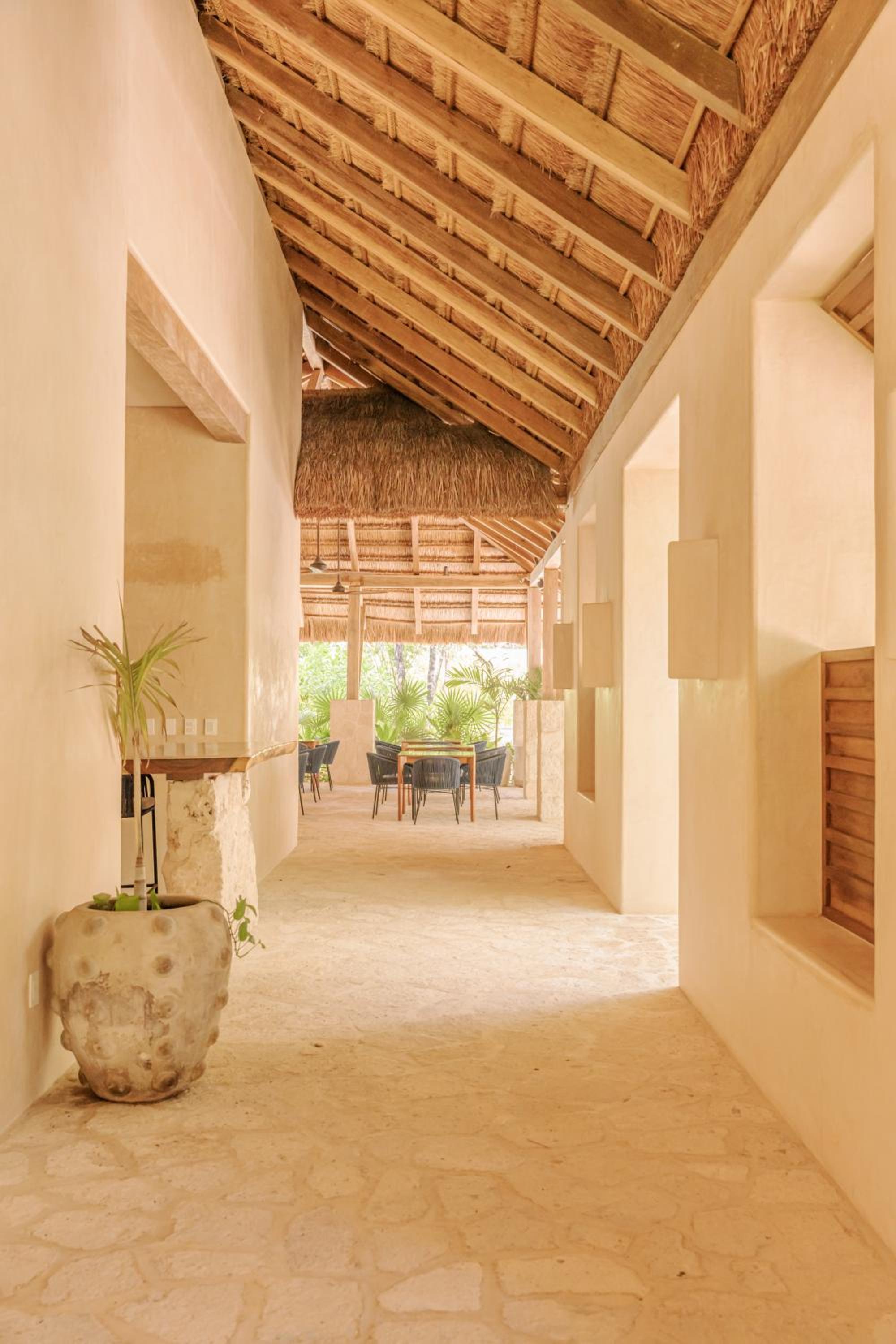 BT Homes - Tulum - Exclusiva villa de lujo con piscina, gym y pista de pádel