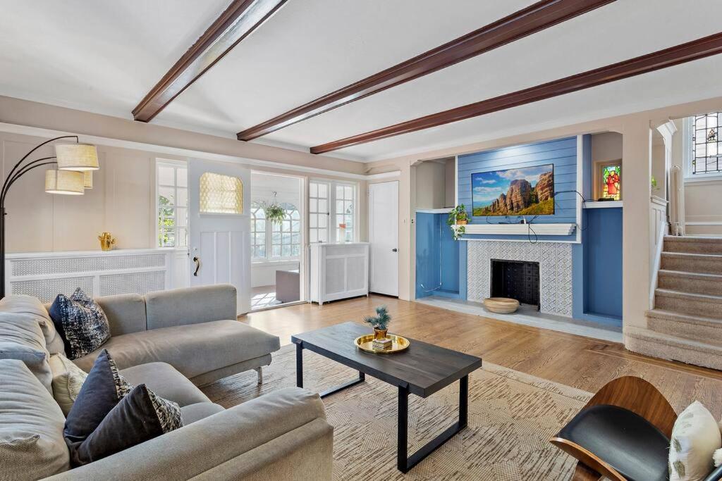 1 Block to Beach - 8BR 5BA Modern Historic Home view 2