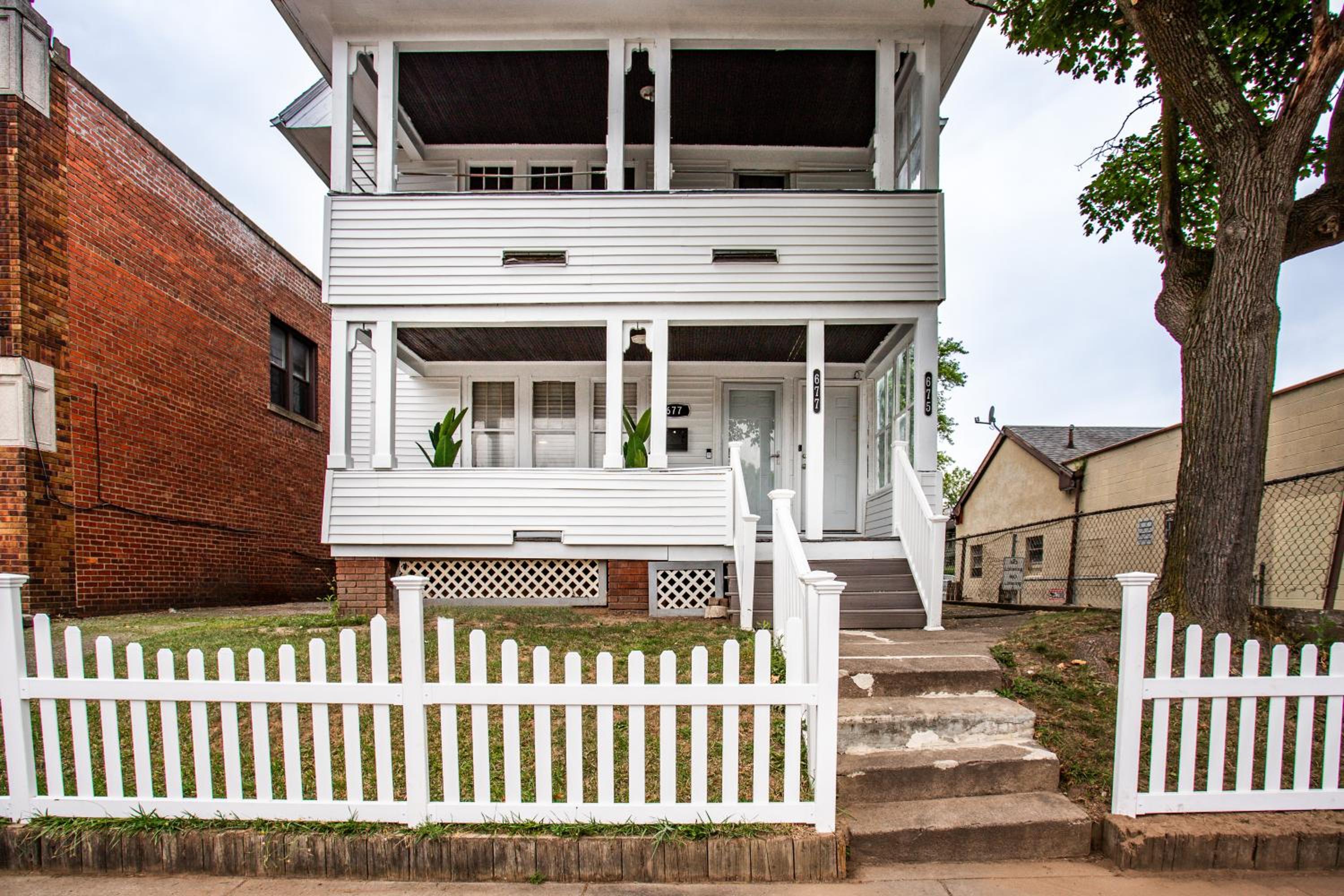 Hotel Amazing 3 bedroom home Steps, Airport, UofR, RIT, Strong - Image 1