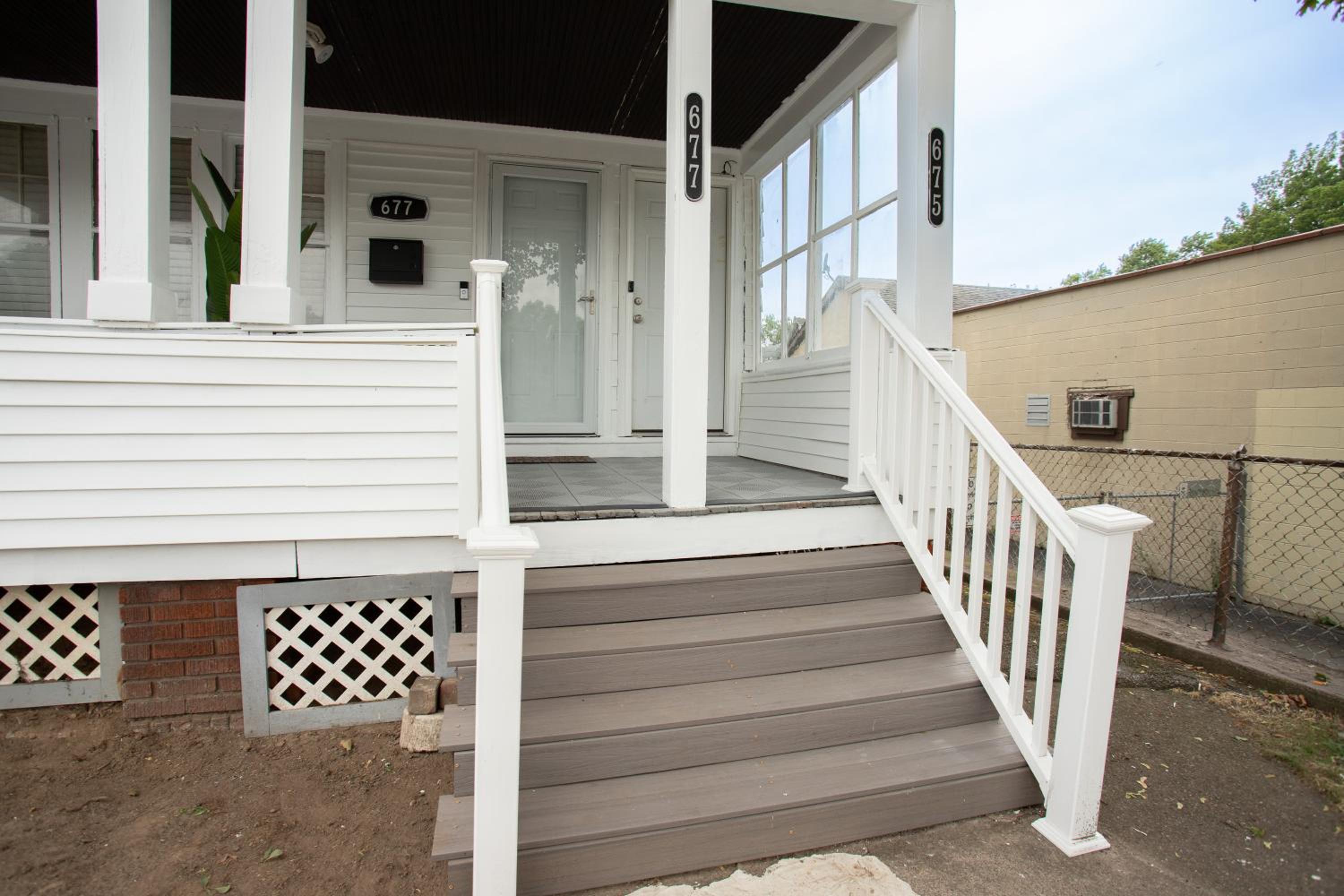 Amazing 3 bedroom home Steps, Airport, UofR, RIT, Strong view 2