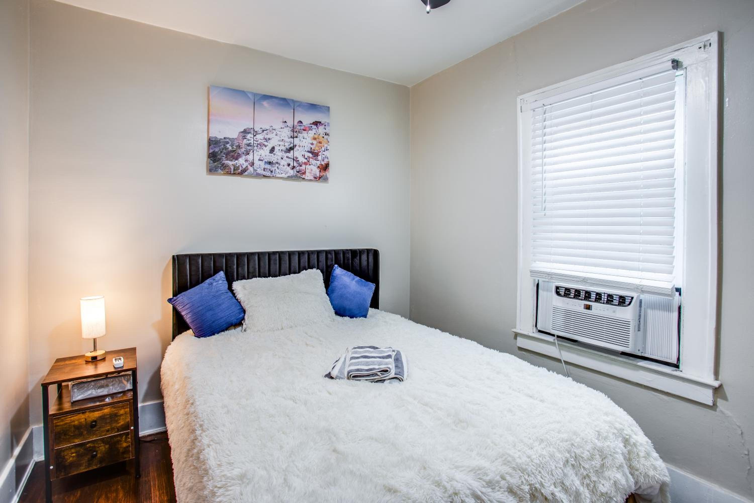 Amazing 3 bedroom home Steps, Airport, UofR, RIT, Strong view 3