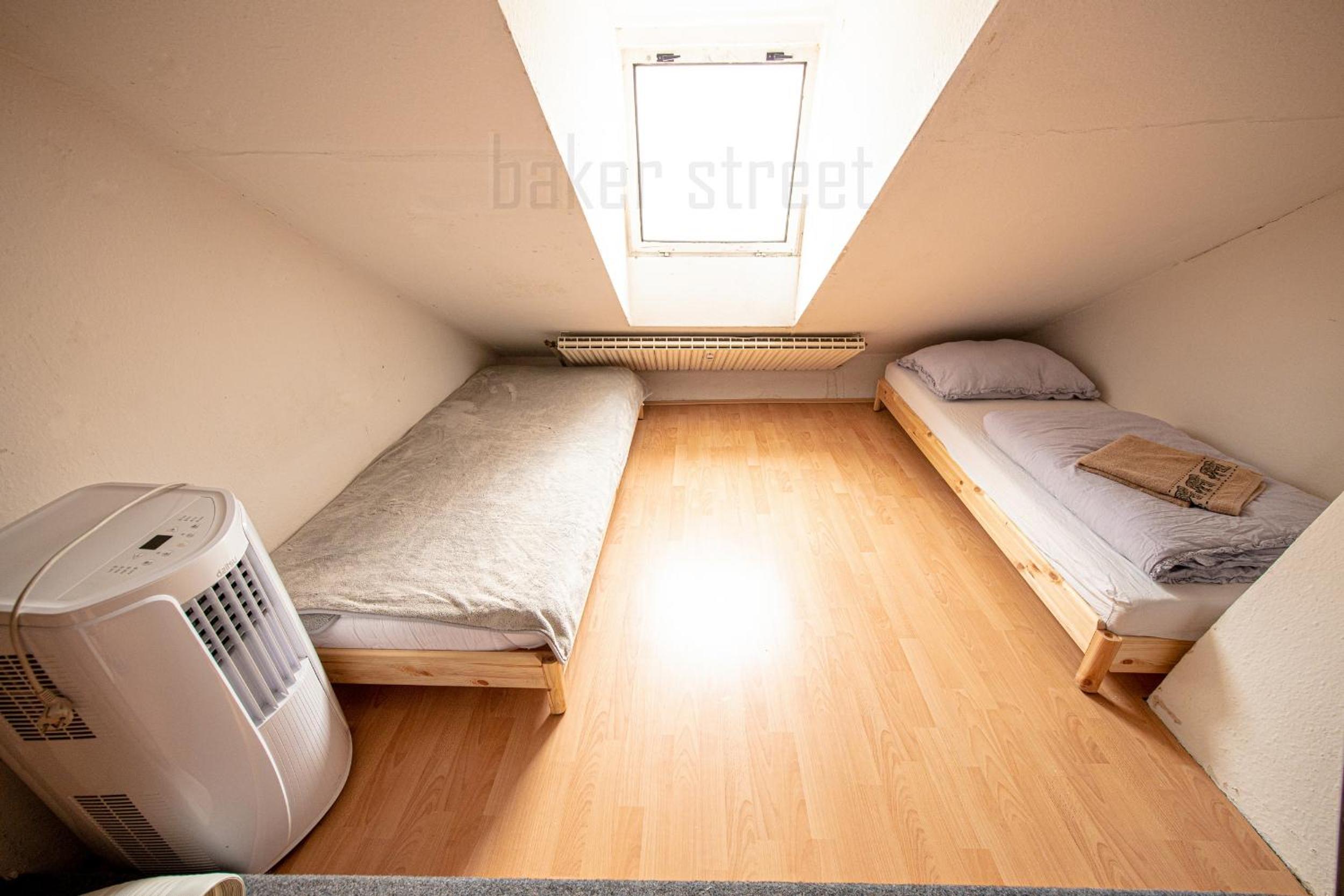 Attic 3 bedrooms apartment with 2 bathrooms
