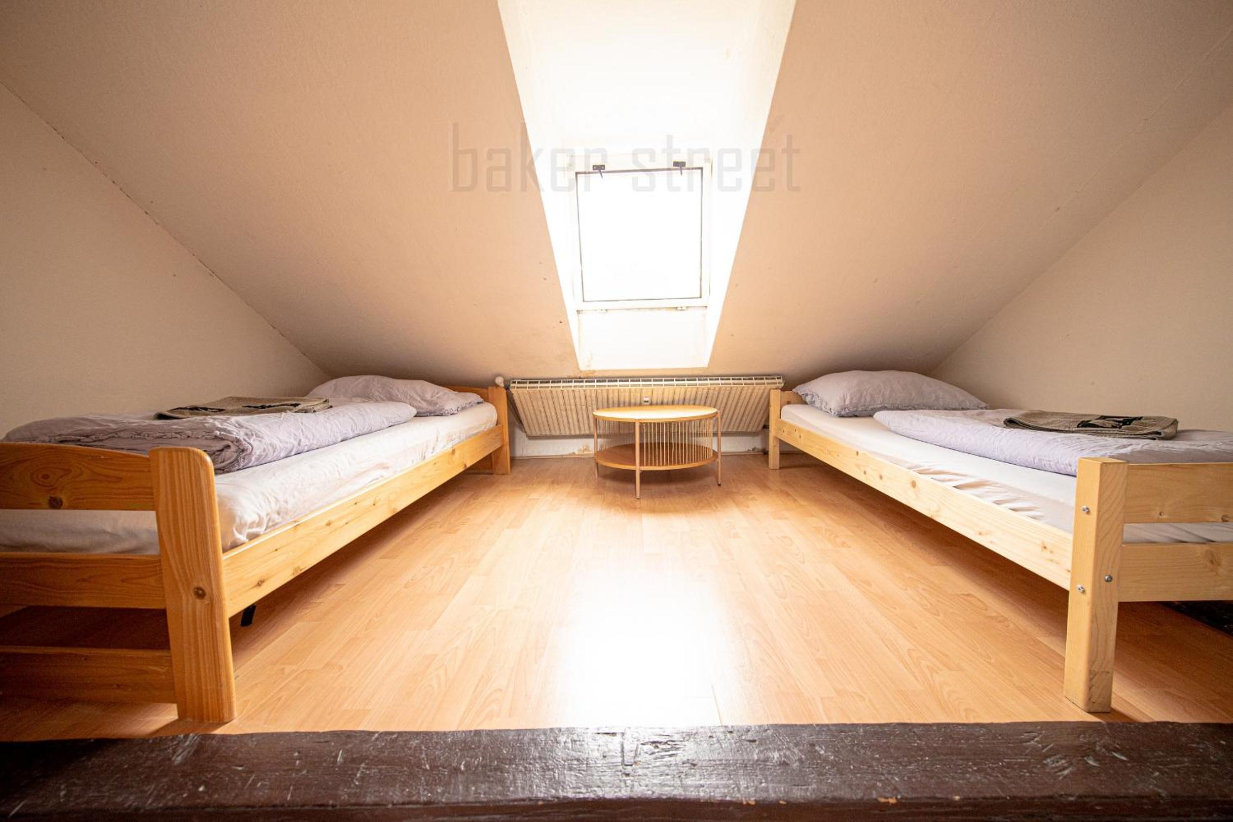 Attic 3 bedrooms apartment with 2 bathrooms