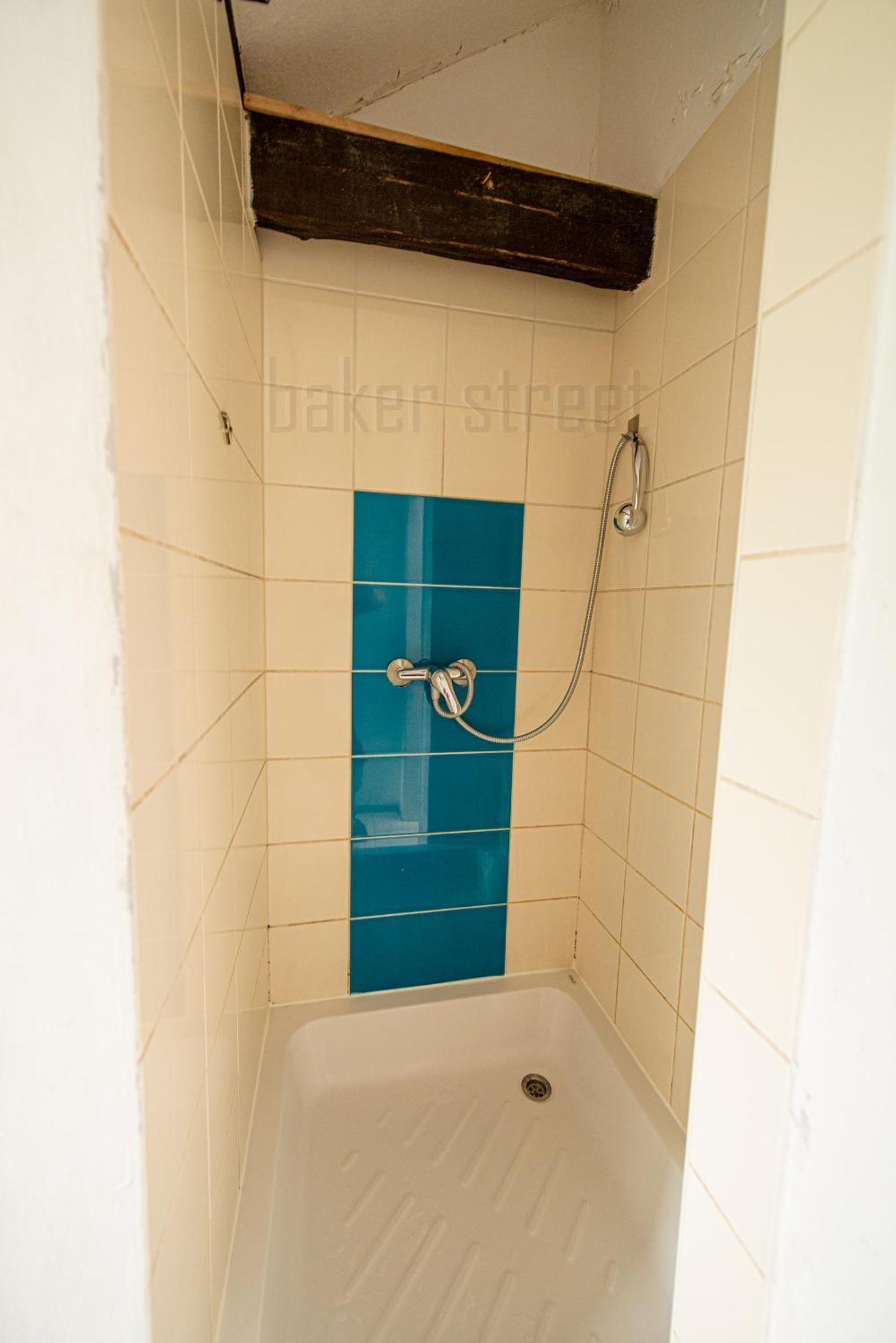 Attic 3 bedrooms apartment with 2 bathrooms