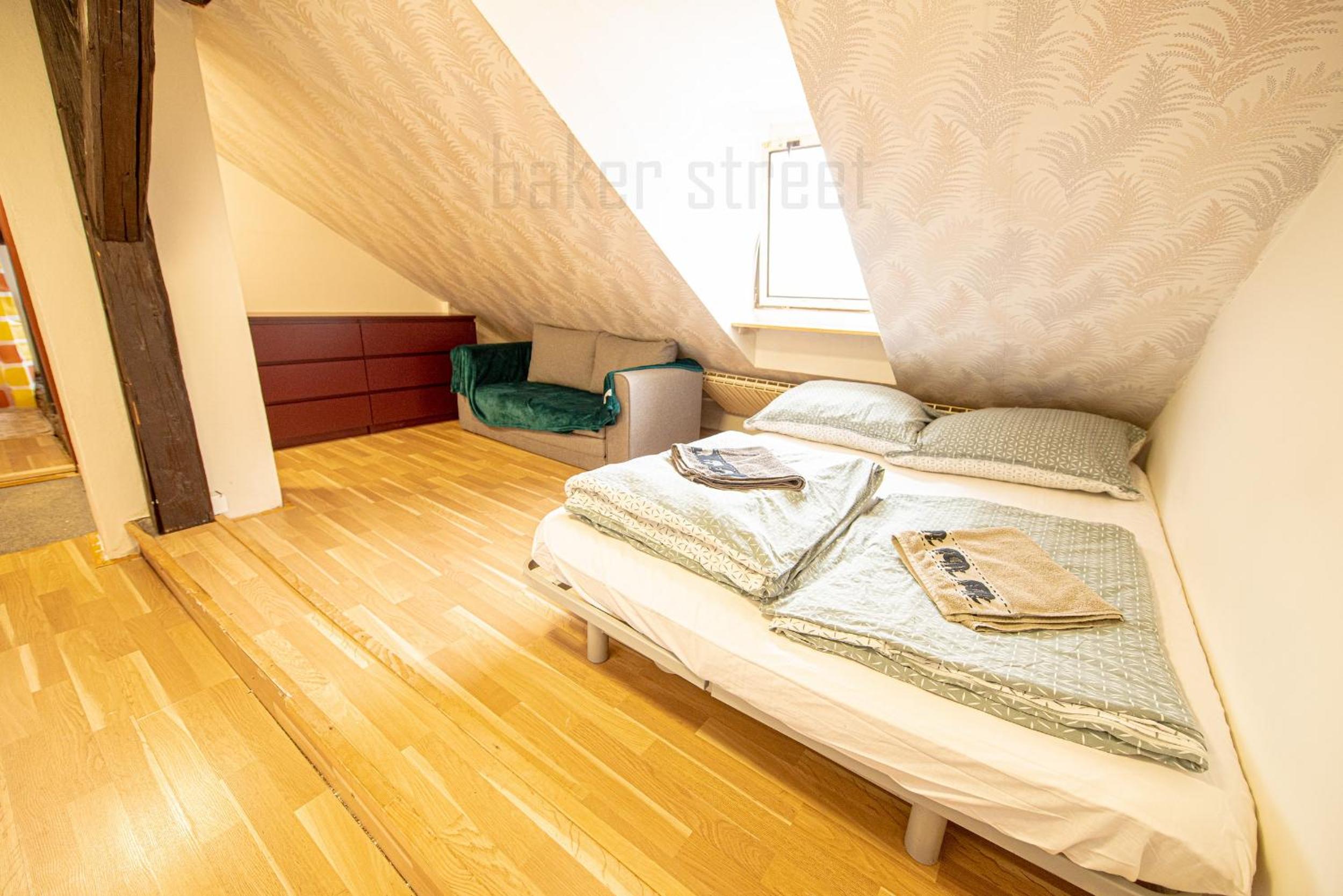 Attic 3 bedrooms apartment with 2 bathrooms