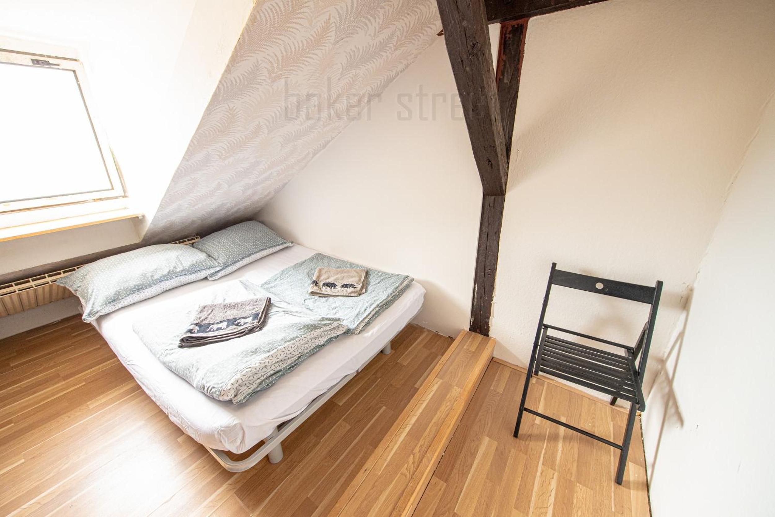 Attic 3 bedrooms apartment with 2 bathrooms